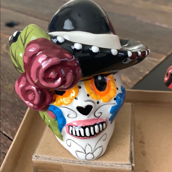 Blue Sky Halloween Skull Salt & Pepper Shakers - Picture 3 of 8